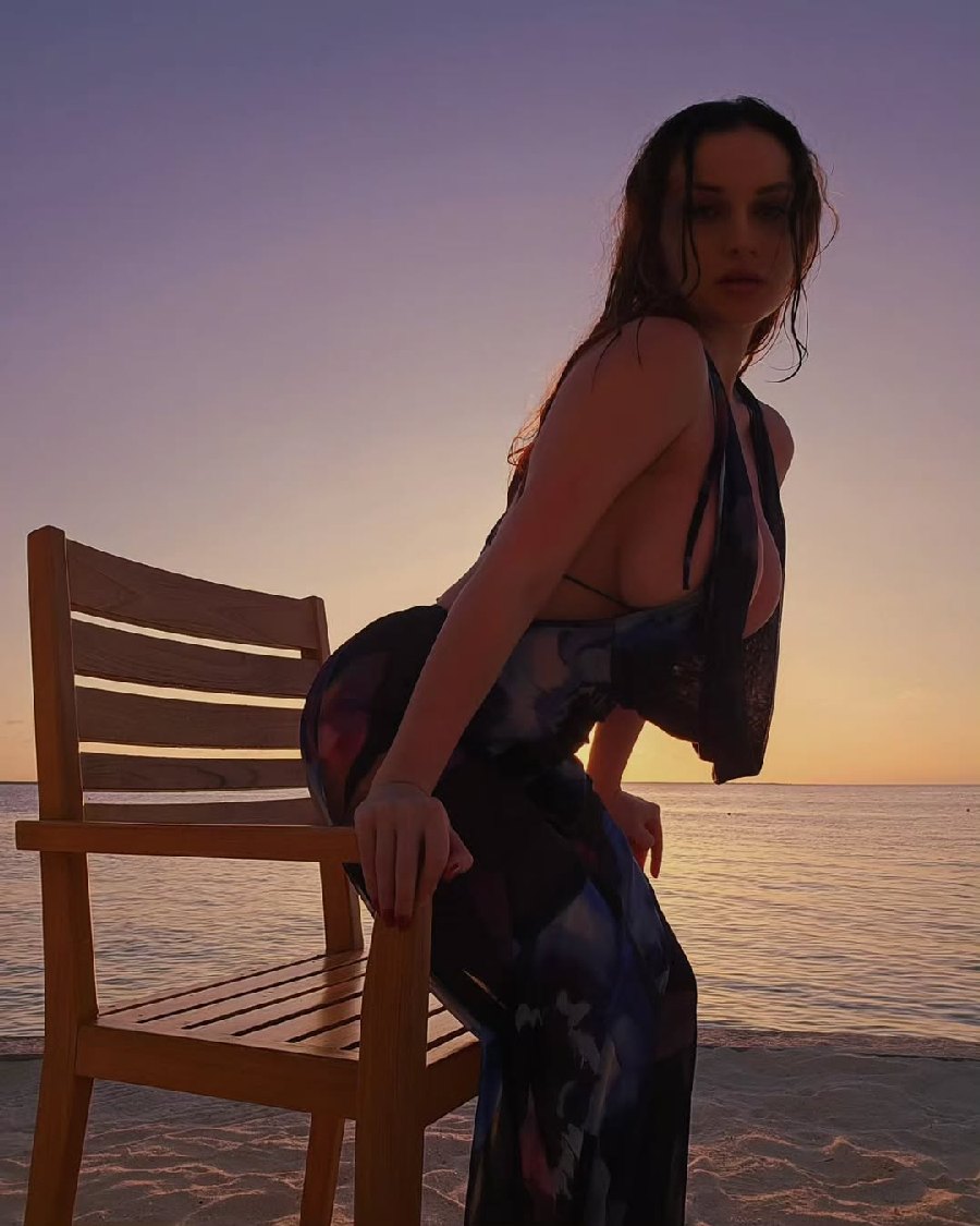 Sexy girl Miranda Faith nude in Cotonou