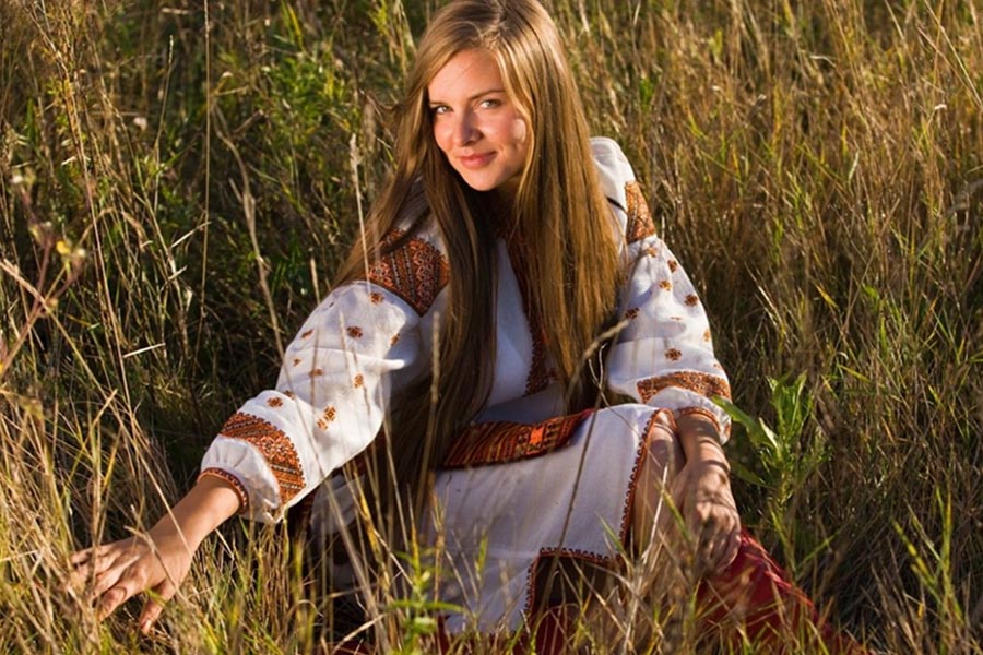 Model Women in Slavic costumes in Cotonou
